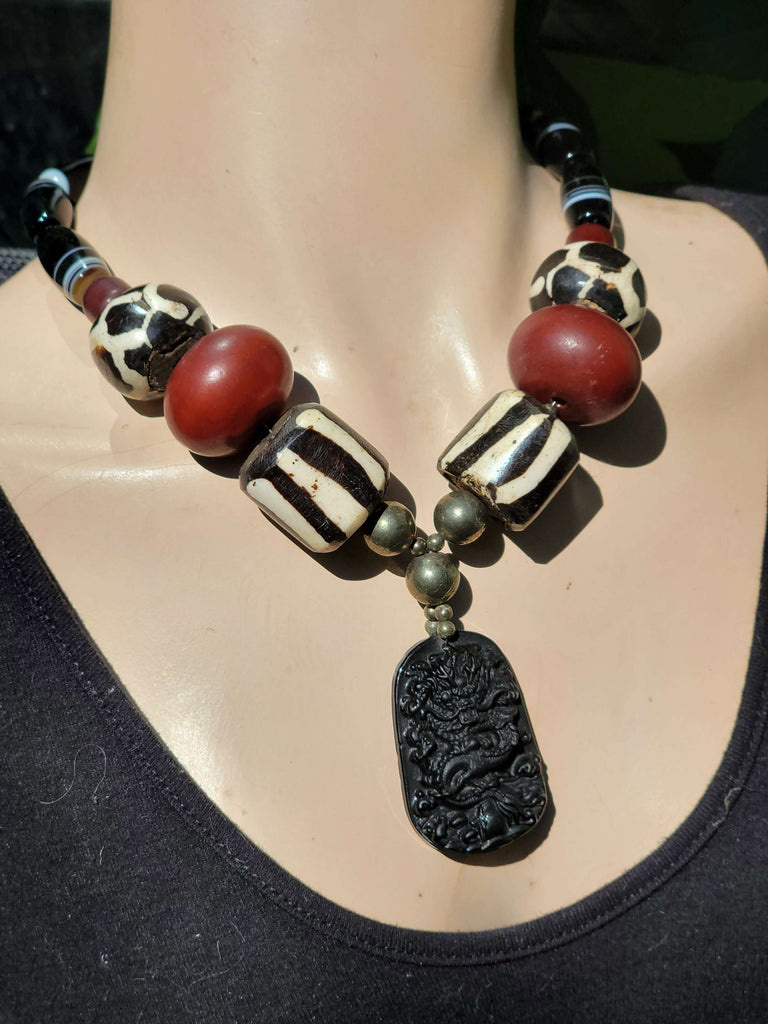 Carved Black AgatePendant Necklace - Aimeescloset.com